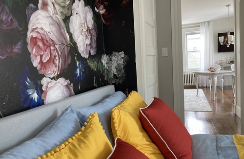 Quincy Apartamento | Beautiful Designer Curated Apartment mins walk to Beach & Subway