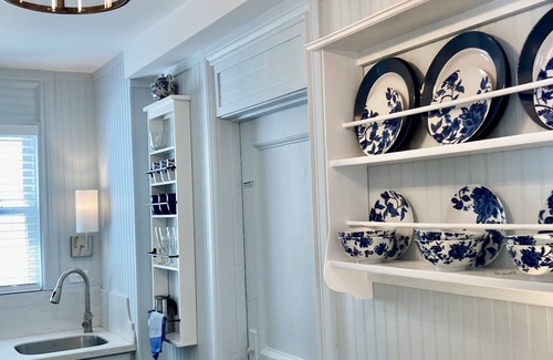 Quincy Apartamento | Beautiful Designer Curated Apartment mins walk to Beach & Subway