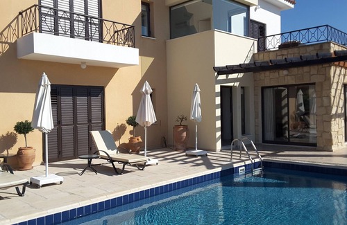 Tala Villa | Precioso y espacioso chalet con piscina privada y preciosas vistas al mar