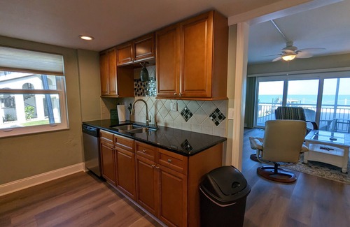 Satellite Beach Condominio | Beautiful direct ocean front beach access condo