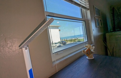 Satellite Beach Condominio | Beautiful direct ocean front beach access condo