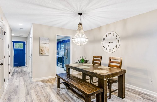 Savannah Casa | Beautiful & dog-friendly duplex with patio, WiFi & central AC