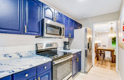 Savannah Casa | Beautiful & dog-friendly duplex with patio, WiFi & central AC