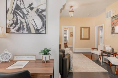 Michigan City Apartamento | Beautiful downstairs 1bed 1bth charmer- Pet Friendly
