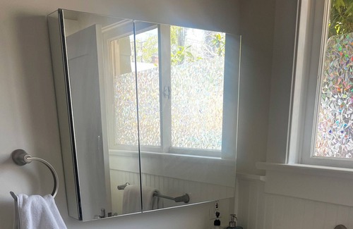Oak Park Cabaña | Beautiful Downtown Fully Furnished Executive Cottage