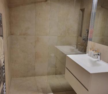Letnany Apartamento | Beautiful Duplex 20 min from center