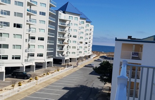 Midtown Ocean City Casa | Beautiful End Unit Ocean Block Townhome 300 ft From Beach