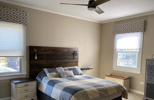 Western Springs Casa | Beautiful English Cottage in Historic Old Town