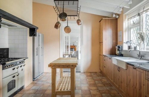 Bazuin Casa | Beautiful English Villa with jacuzzi