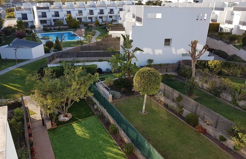 Conil de la Frontera Chalet De Esquí | Preciosa casa urb. privada 3 plantas jardin, wifi, 7 min pueblo y 5 de la playa