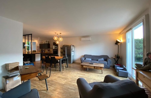 Guilherand-Granges Casa | Beautiful family home. Air conditioning and heated pool