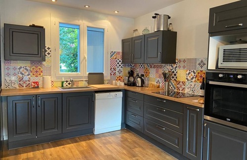 Guilherand-Granges Casa | Beautiful family home. Air conditioning and heated pool