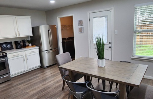 Barker Casa | Beautiful Family/Corporate Home