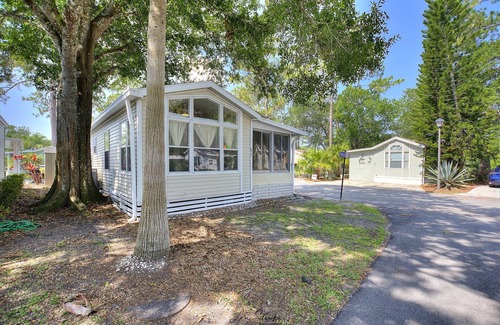 Kissimmee Cabaña | Beautiful, family-friendly cottage just 4 miles from Disney World