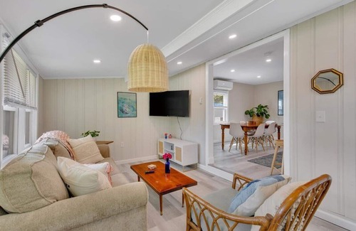 Westbrook Center Cabaña | Beautiful, family friendly, beach cottage -3 min walk to beach
