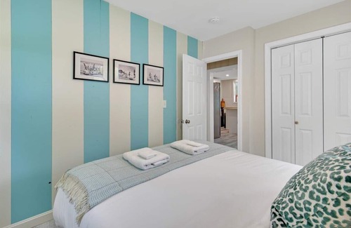 Westbrook Center Cabaña | Beautiful, family friendly, beach cottage -3 min walk to beach