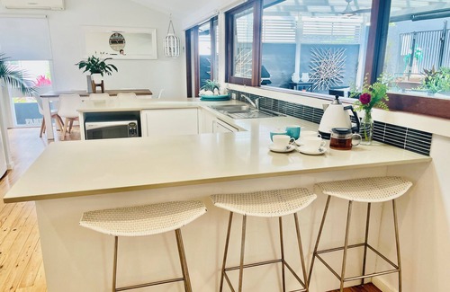 Bayview Casa | Beautiful family home close to parks, water and cafes.