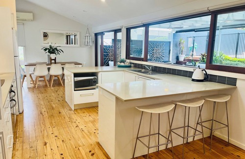 Bayview Casa | Beautiful family home close to parks, water and cafes.