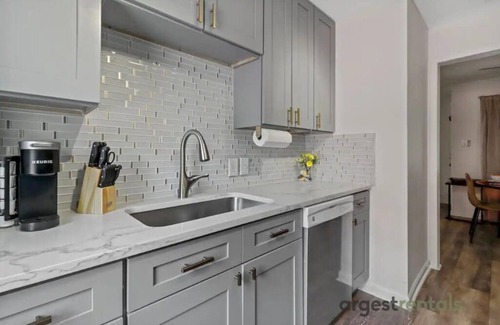 South Arlington Casa | Beautiful Family Home, Garage, Pet Frndy and W&D!