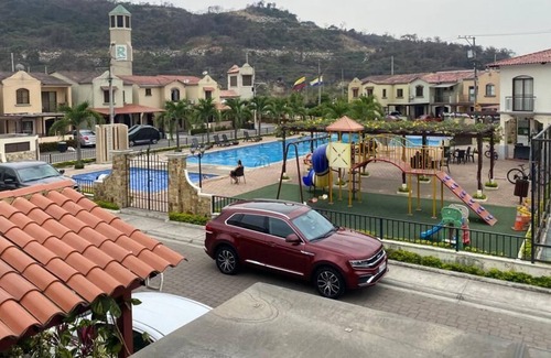 La Aurora Casa | Hermosa Casa Familiar en Ciudadela Privada con Piscina, área de juegos y deporte