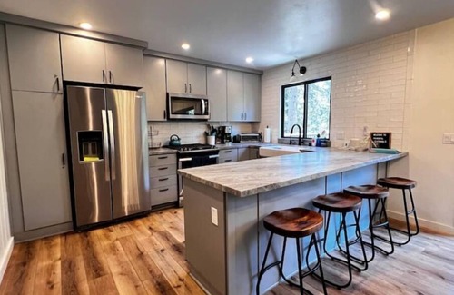 Blue Jay Cabina | Beautiful family cabin w/ forest views. Walk to Blue Jay, 2 miles to the Village