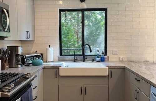 Blue Jay Cabina | Beautiful family cabin w/ forest views. Walk to Blue Jay, 2 miles to the Village