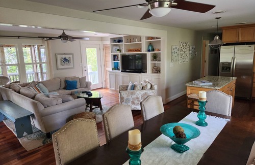 North Carolina Coast Cabaña | Hermosa y familiar Carolina Beach Cottage con carrito de golf, bicicletas, kayaks