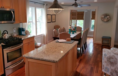 North Carolina Coast Cabaña | Hermosa y familiar Carolina Beach Cottage con carrito de golf, bicicletas, kayaks