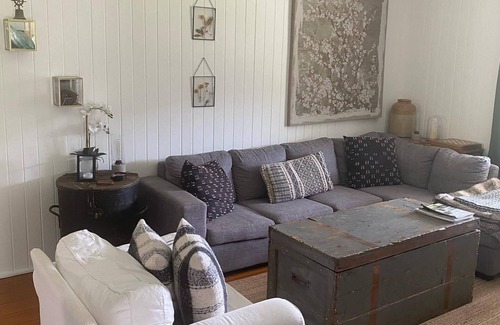 Laceys Creek Otro | Beautiful Farmhouse in Laceys Creek