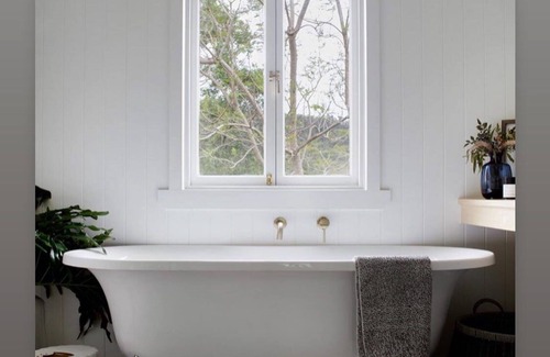 Laceys Creek Otro | Beautiful Farmhouse in Laceys Creek