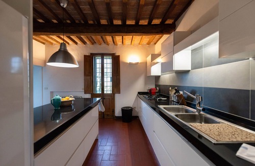Siena Casa | Beautiful farmhouse nestled in very sweet hills just a few minutes from Siena