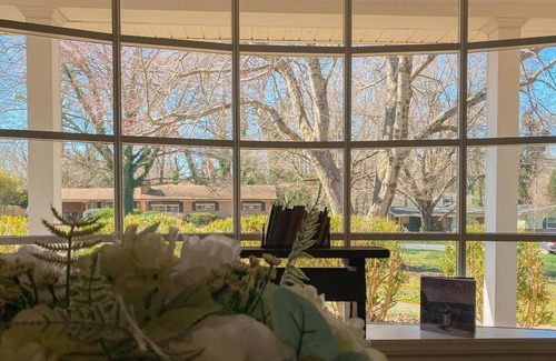 Jamestown Casa | Beautiful Farmhouse-Style Escape