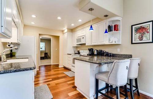Eugene Casa | Beautiful Ferry Street Bridge Home, minutes from UO, downtown, and bike paths!