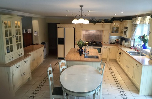 Village de Putron Casa | Beautiful five bedroomed family home in Guernsey with heated pool