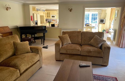 Village de Putron Casa | Beautiful five bedroomed family home in Guernsey with heated pool