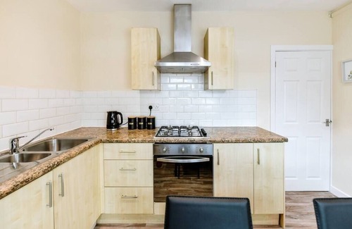 Landore Casa | Beautiful Four Bedroom House in Swansea