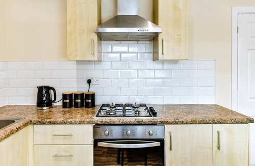 Landore Casa | Beautiful Four Bedroom House in Swansea