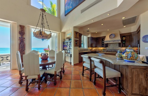 San Jose del Cabo Villa | Beautiful four bedroom, fully staffed beachfront villa near the O&O Palmilla