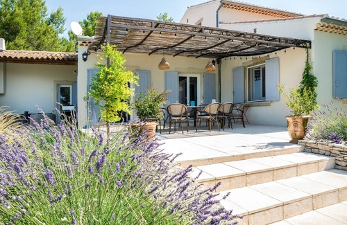 L'Isle-sur-la-Sorgue Villa | Beautiful Provencal villa with swimming pool