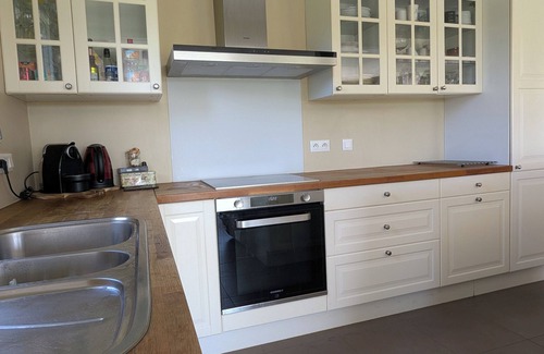Mandeville-en-Bessin Chalet De Esquí | Beautiful vacation home sleeps 8, spacious. 12 min from the beaches