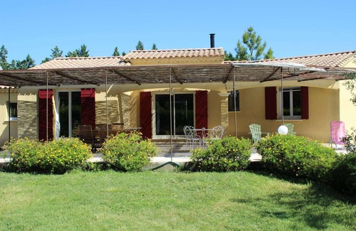 Saint-Etienne-du-Gres Casa | Very pretty vacation rental with pool at St Etienne du Grès - 4 people