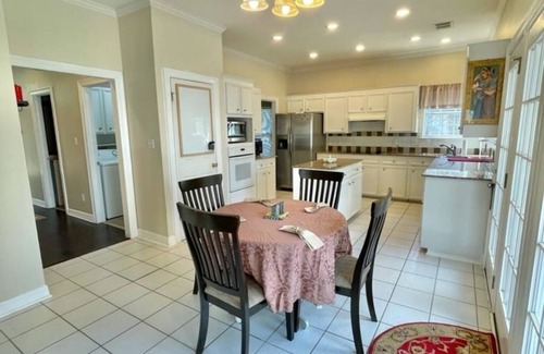 Benton Casa | Beautiful fully furnished lakefront house