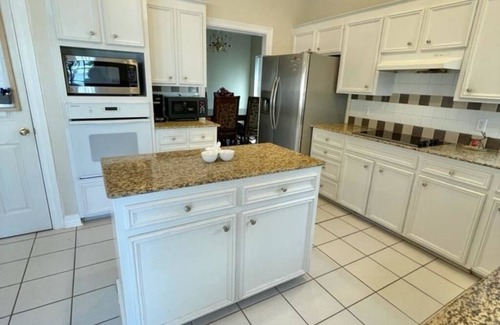 Benton Casa | Beautiful fully furnished lakefront house