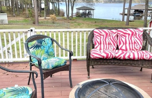 Benton Casa | Beautiful fully furnished lakefront house