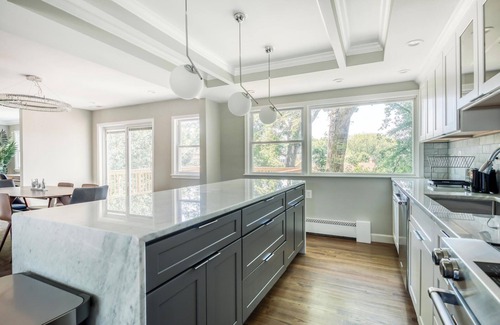 Arlington Ridge Casa | Beautiful Fully Renovated 3 Bedroom House 5 Mins to DC & DCA - Best Location!