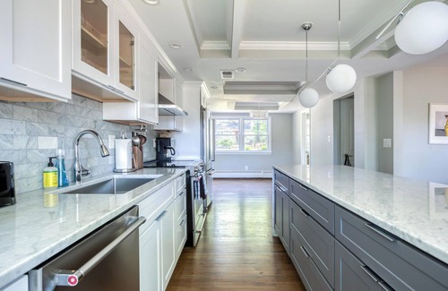 Arlington Ridge Casa | Beautiful Fully Renovated 3 Bedroom House 5 Mins to DC & DCA - Best Location!