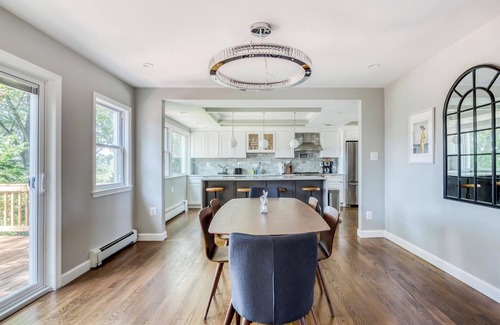 Arlington Ridge Casa | Beautiful Fully Renovated 3 Bedroom House 5 Mins to DC & DCA - Best Location!