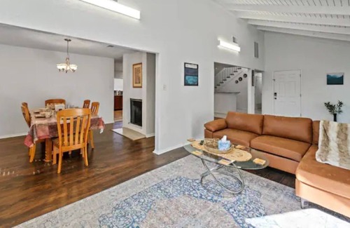 West Arlington Casa | Beautiful, Fun. SPACIOUS 5 bedroom home near Stadiums and Six flags