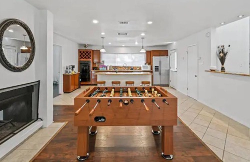 West Arlington Casa | Beautiful, Fun. SPACIOUS 5 bedroom home near Stadiums and Six flags