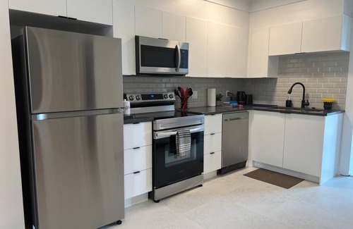 Lachine Apartamento | Beautiful furnished and renovated condo!